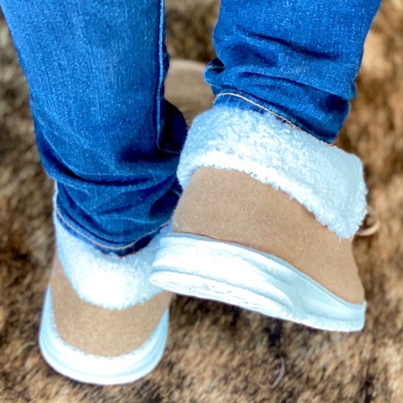 🚨RESTOCKED 🚨Tan Ankle Lined Gypsy Jazz Booties - Picture 8 of 10